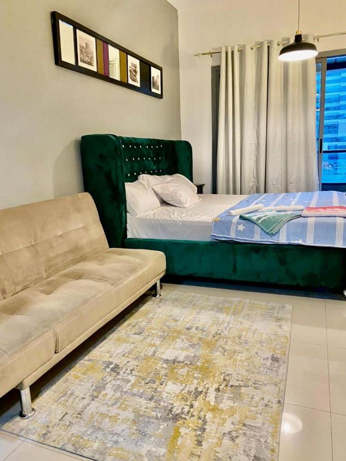 Spacious In Marina With Balcony Dubai