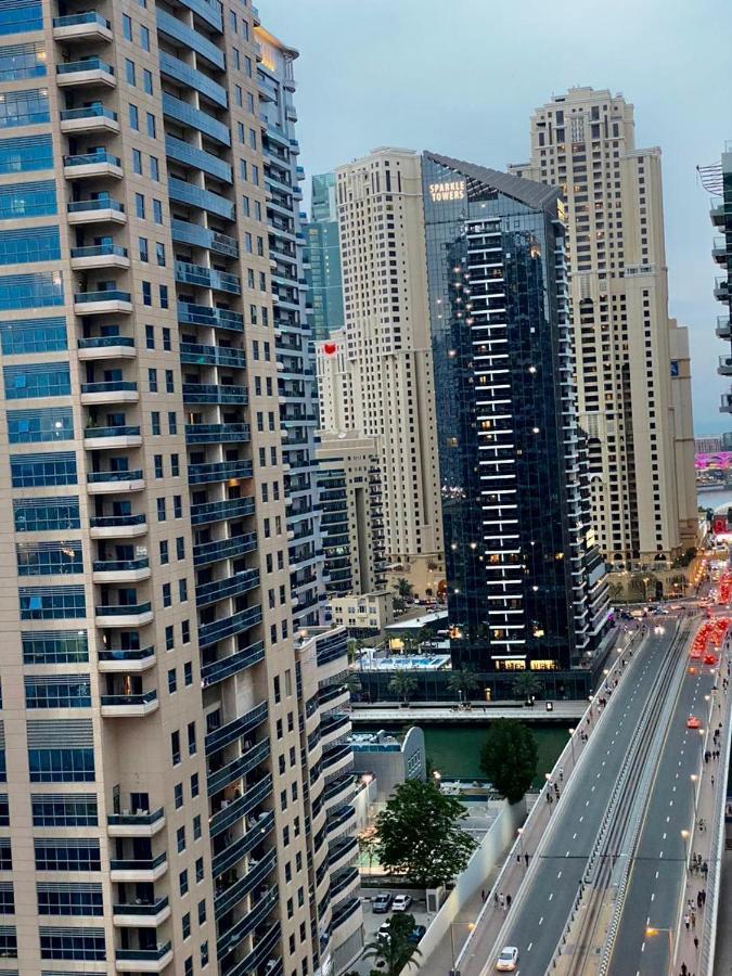 Spacious In Marina With Balcony