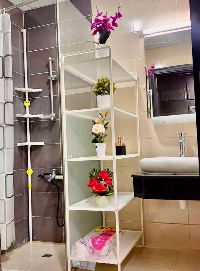 Spacious In Marina With Balcony *