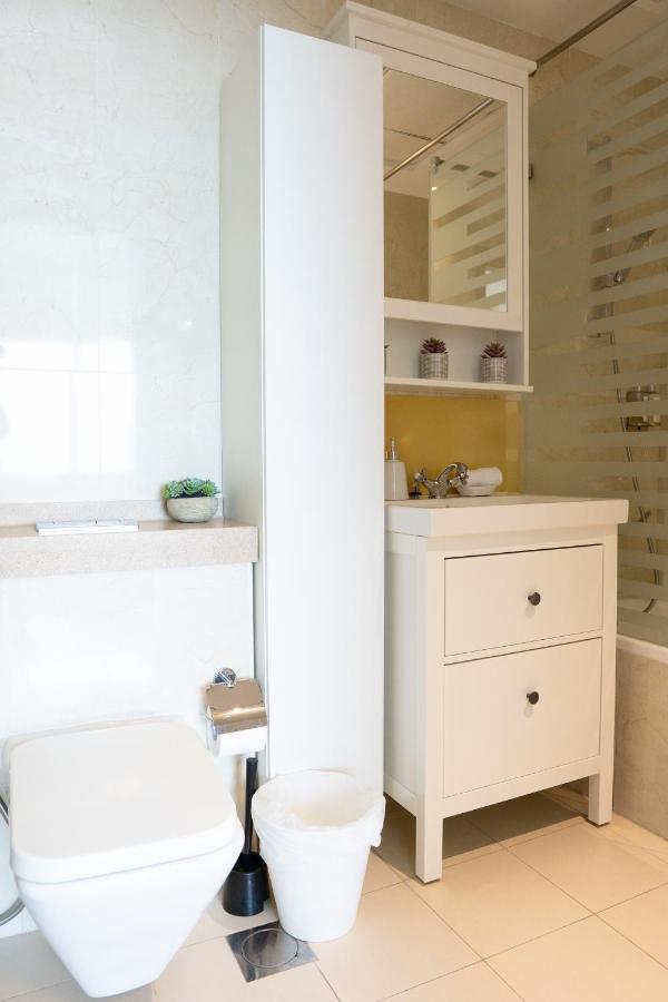 Veluxa - Designer 1 Bedroom With Sea View! Dubai