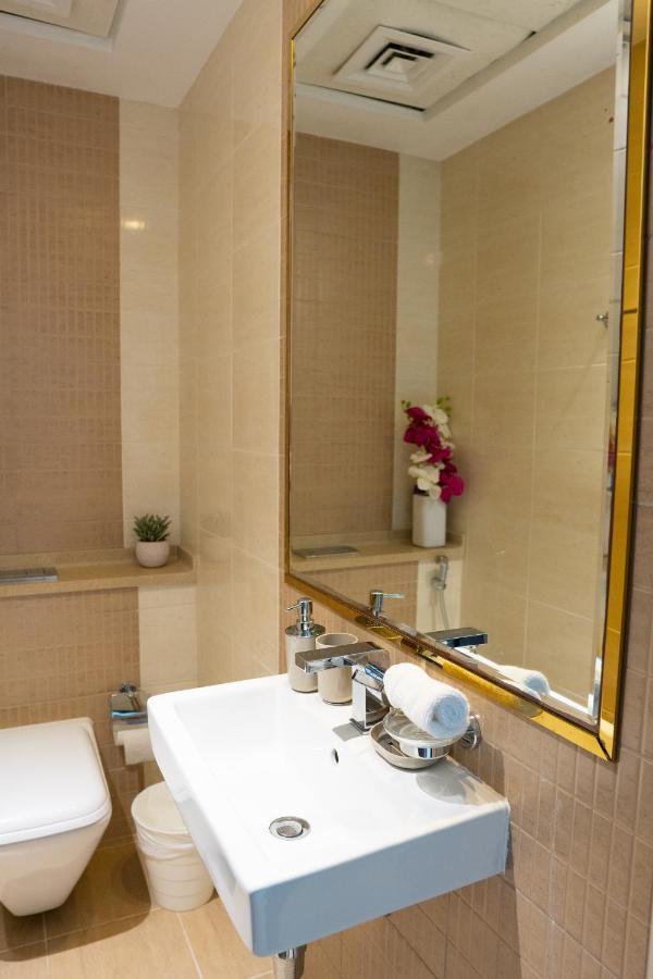 Veluxa - Designer 1 Bedroom With Sea View!