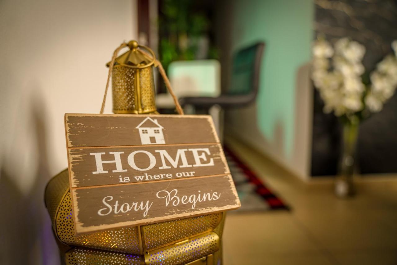 Hostel The Journey - Infront Of Tram-metro, Access To Beach, Pool & Gym - Enjoy Our Seaview - Coworking Space - Resident Housekeeping - Inhouse Food Menu - All At Jumierah Beach Residence, Marina Dubai