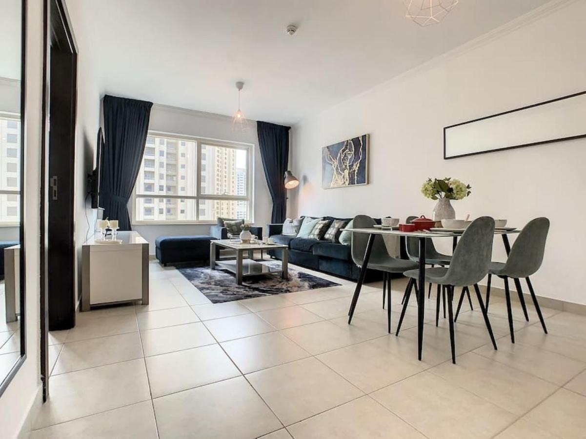 Apartment Key View - Marina Quays West Dubai