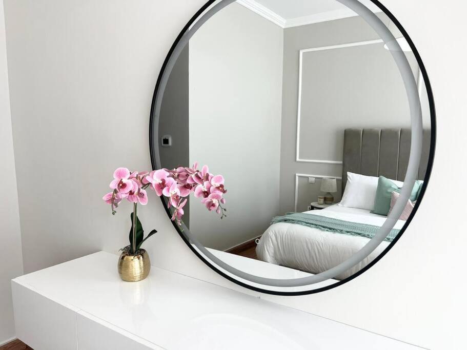 Modern Lush Getaway In Marina Daire