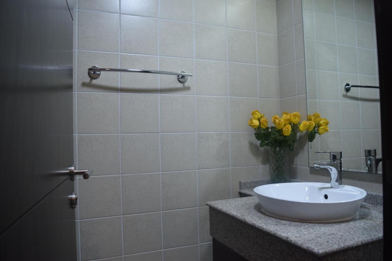 1br Apartment, Stunning Marina View, 5 Min Walk To Jbr Beach, 30 Sec Walk To Tram And Bus Stations *