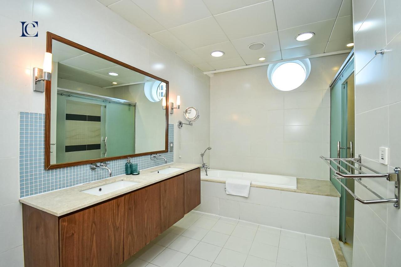 Apartment Luxury Escapes - Premium 3br - Partial Sea View The Palm - Near Nakheel Mall & Mono Rail - Oceana *