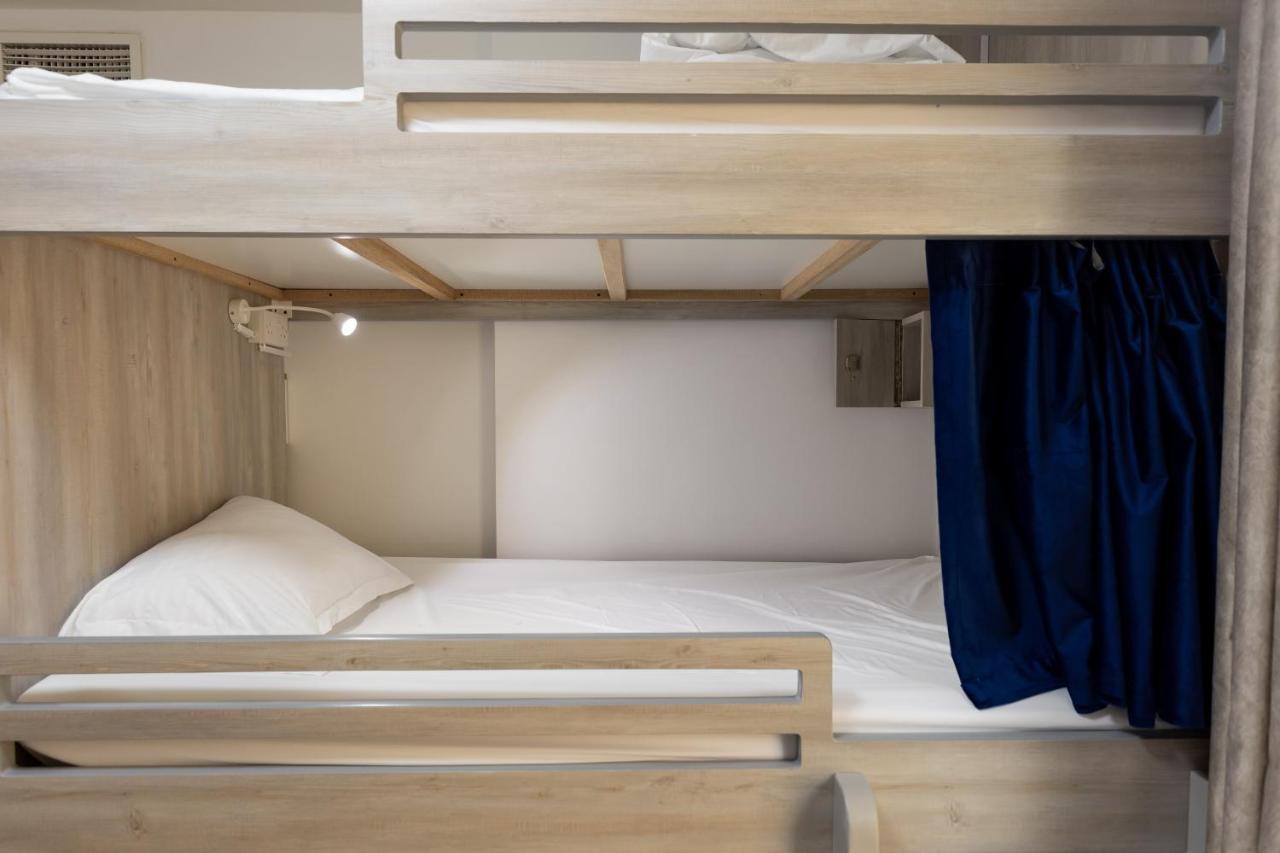 Travel Hub Premium Hostel *