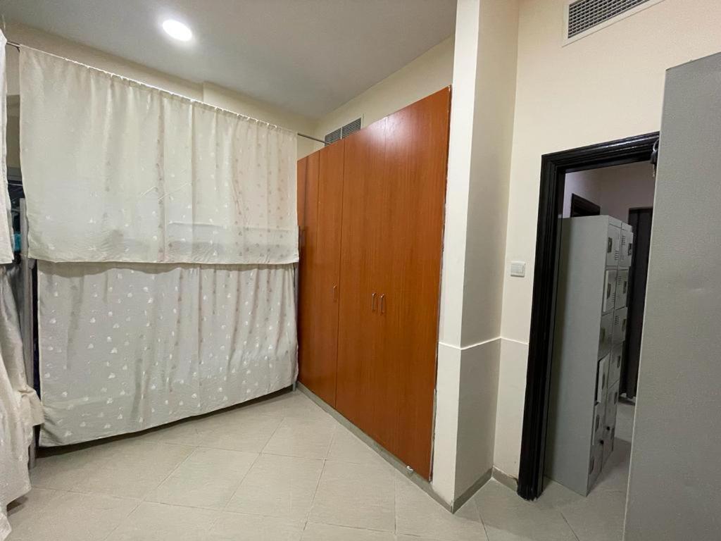 Al Raea Hostels Near Adcb Metro Station Hostel