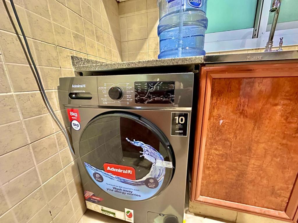 New World Near Adcb Metro Station Hostel *