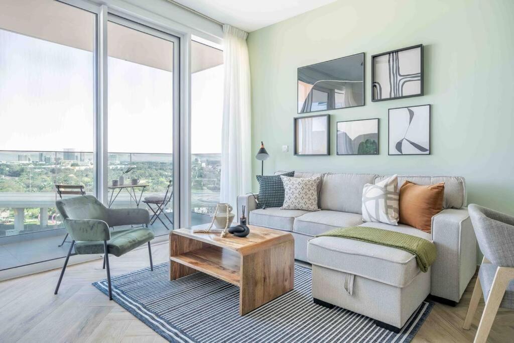 Alfa World Trade Centre 1br, Max Metro Station Apartment Dubai