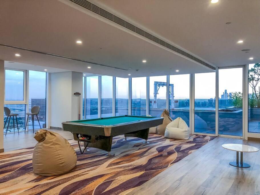 Apartment Alfa World Trade Centre 1br, Max Metro Station *