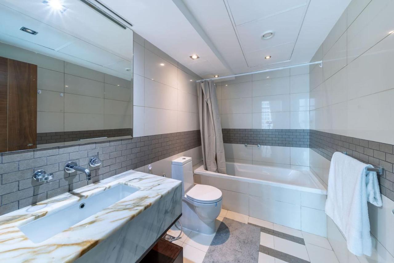 Heart Of The Marina - 1 Bedroom Apartment