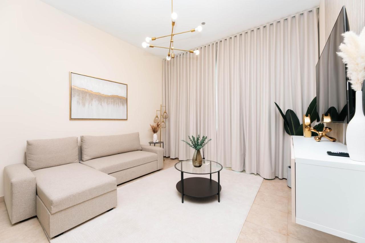 Charming With Balcony In The Heart Of Jlt Apartment