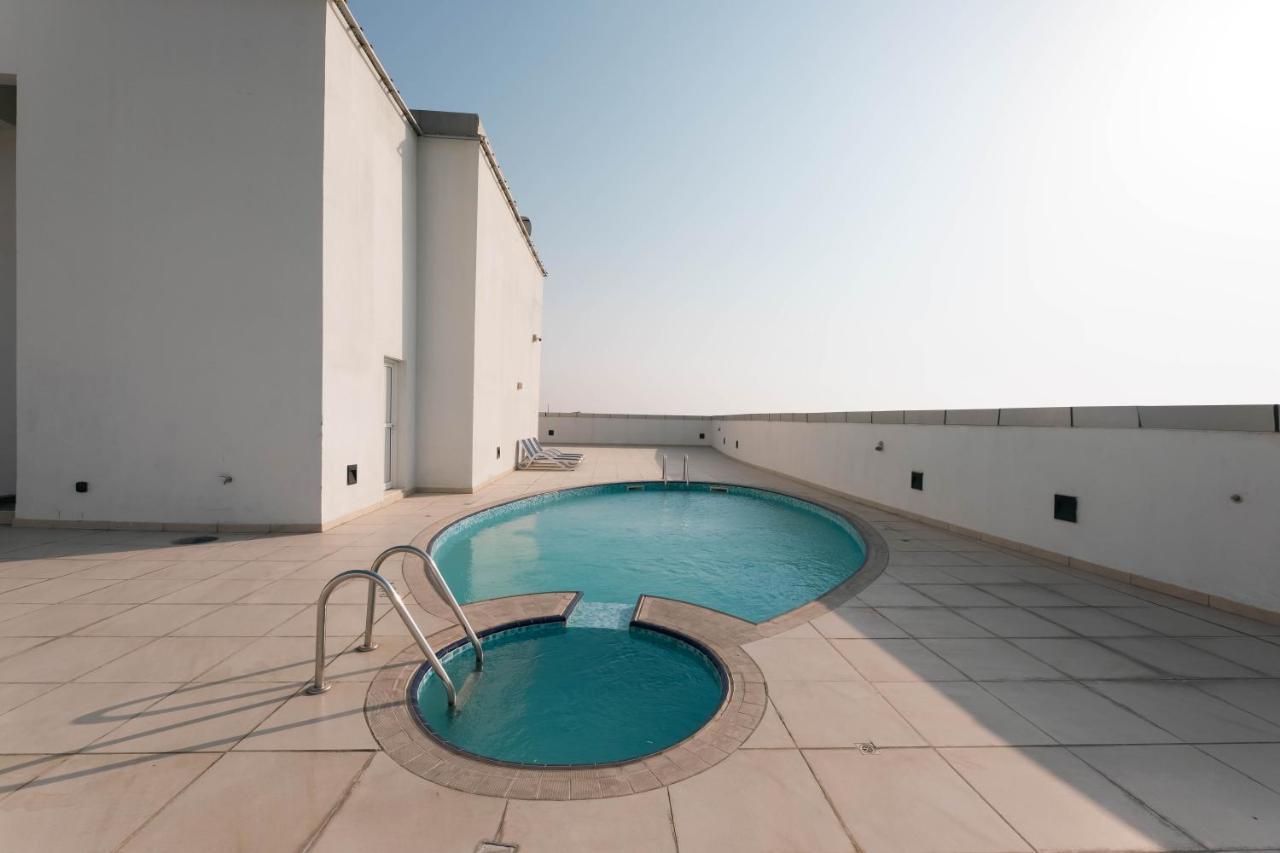 Charming With Balcony In The Heart Of Jlt * Dubai