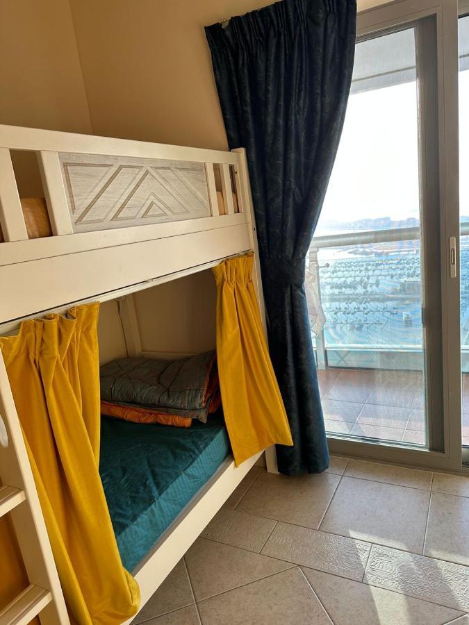 The Mood House I Marina Hostel Dubai