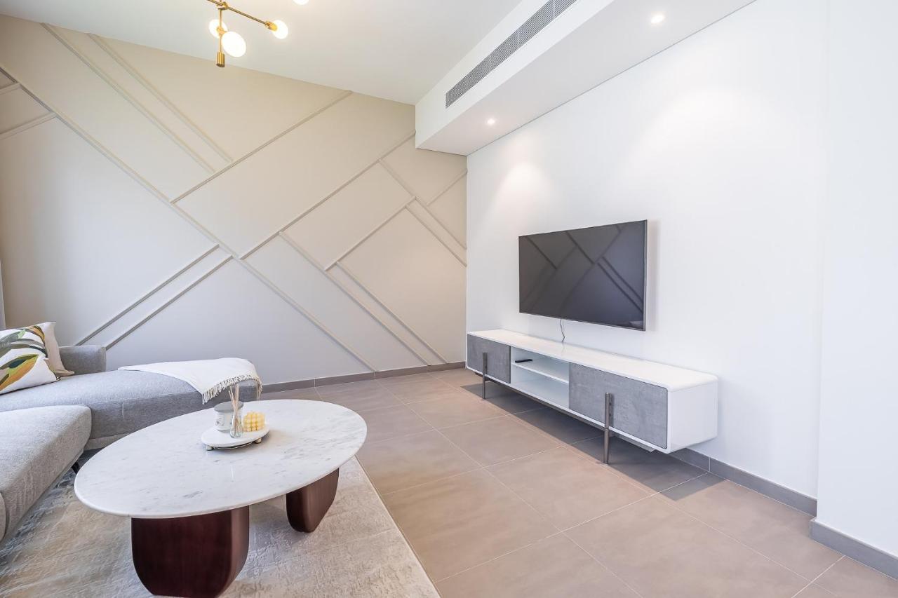 Exclusive Spacious I Garden I Maid * Dubai