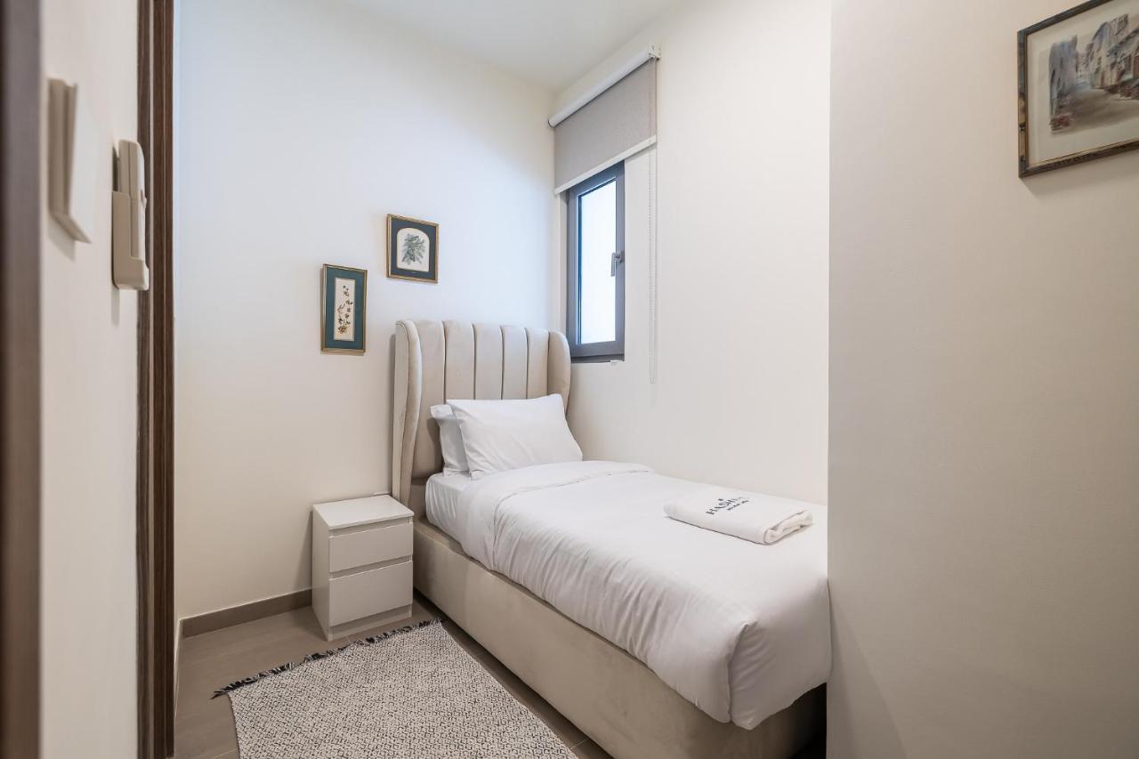 Exclusive Spacious I Garden I Maid Holiday home Dubai
