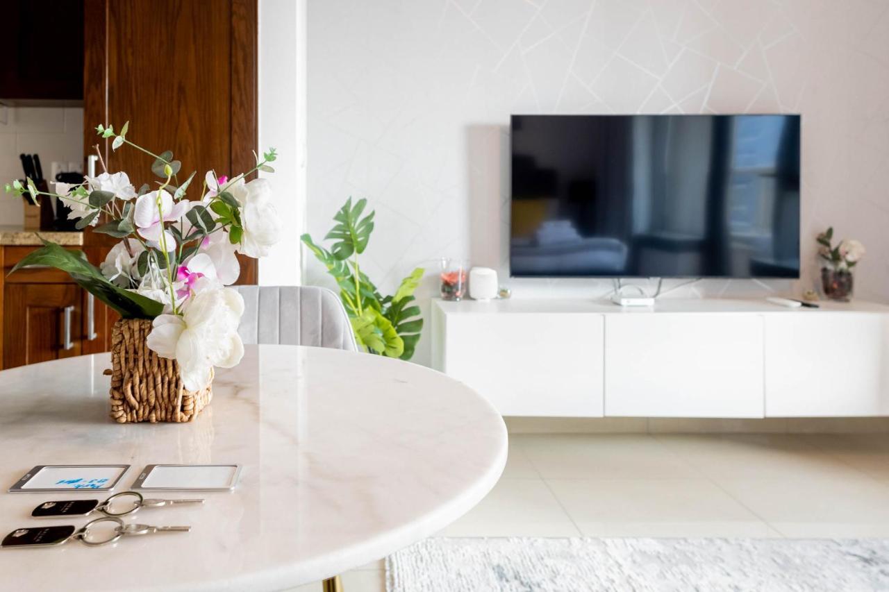 Nasma Luxury - Sleek And Modern Near Burj Khalifa Apartment