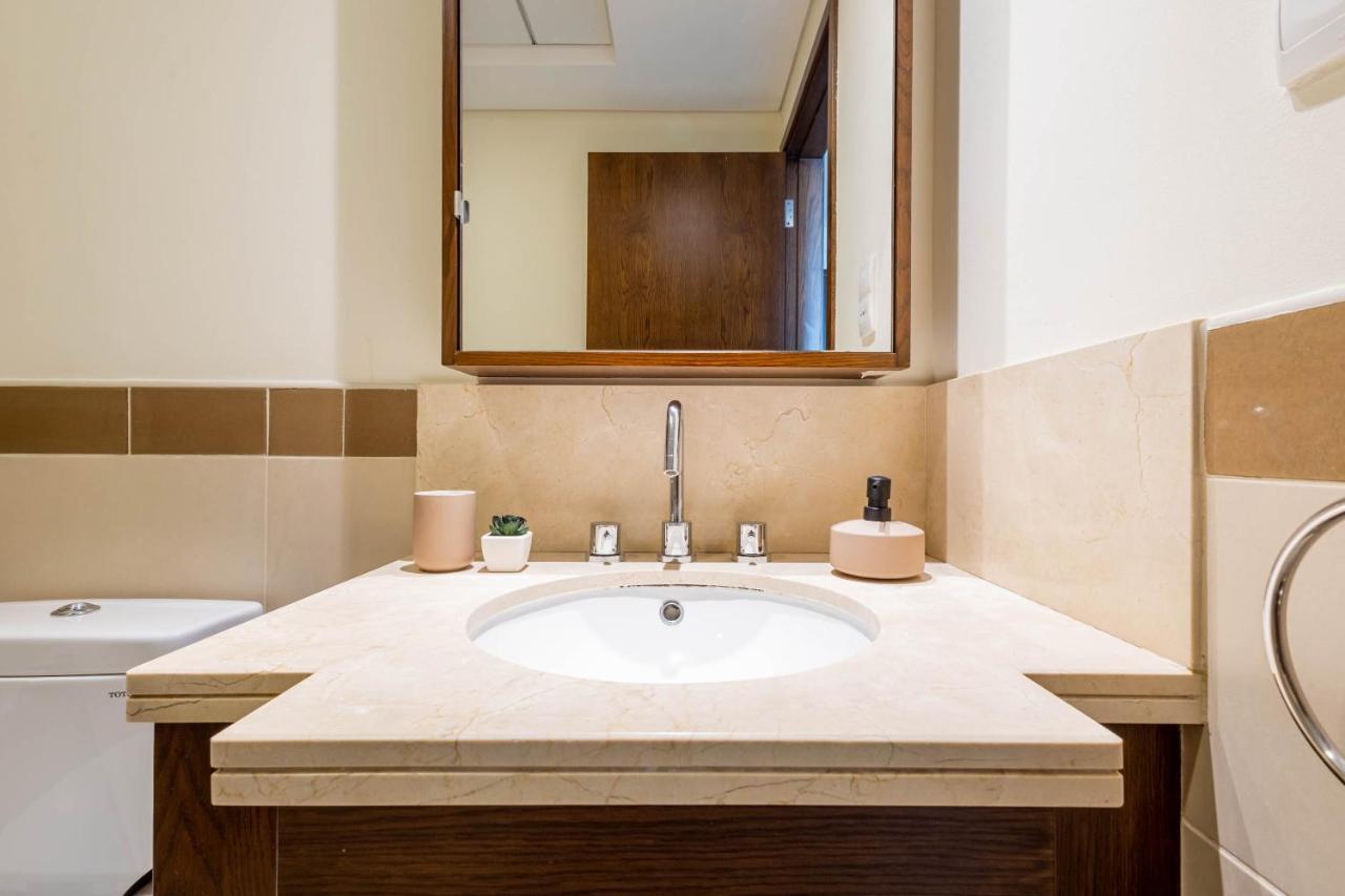 Nasma Luxury - Sleek And Modern Near Burj Khalifa Apartment Dubai