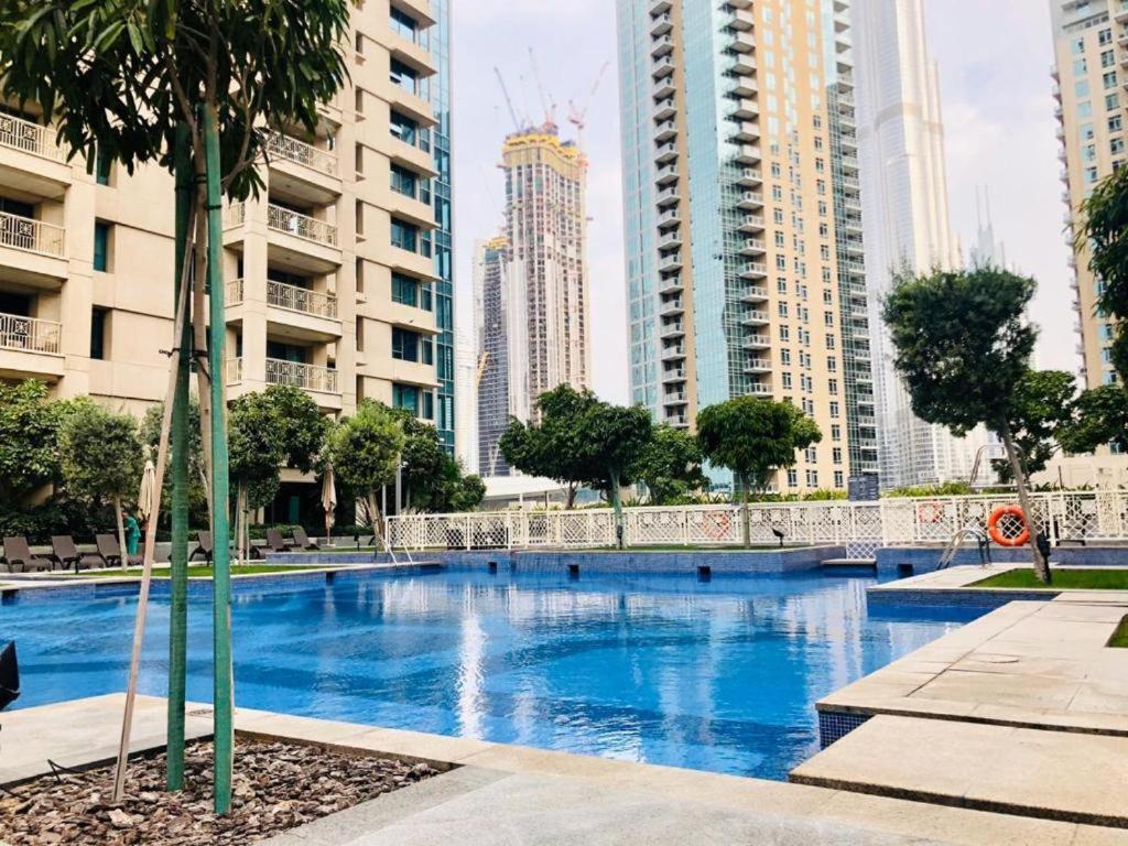 Nasma Luxury - Sleek And Modern Near Burj Khalifa Apartment *