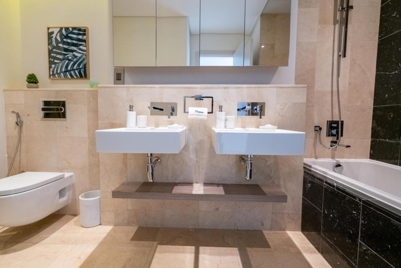 Higuests - Unparalleled Sea View From Unique Corner Unit Apartment Dubai