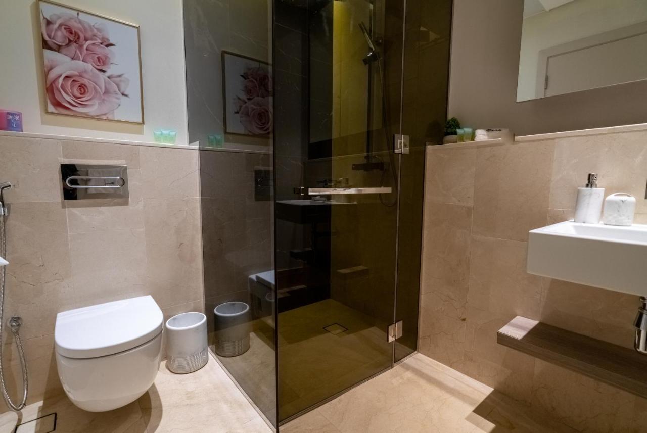 Higuests - Unparalleled Sea View From Unique Corner Unit Apartment *