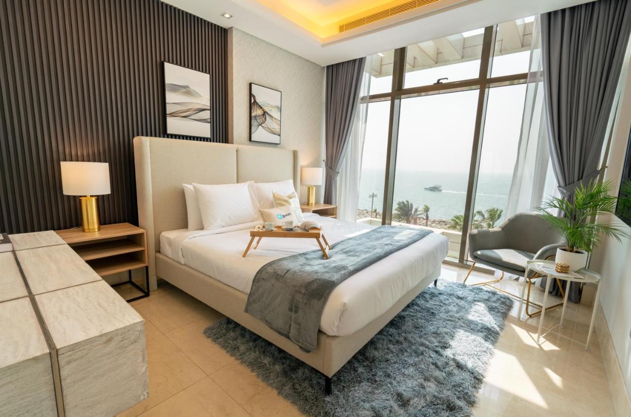 Higuests - Unparalleled Sea View From Unique Corner Unit Apartment