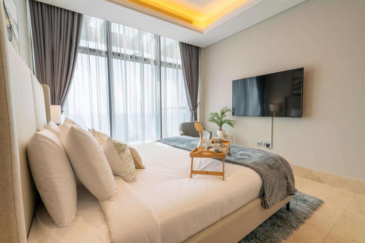 Higuests - Unparalleled Sea View From Unique Corner Unit * Dubai