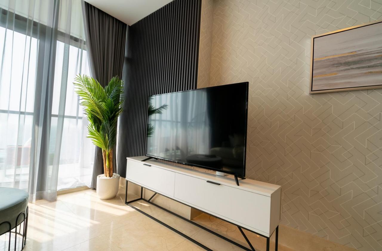Higuests - Unparalleled Sea View From Unique Corner Unit Apartment Dubai