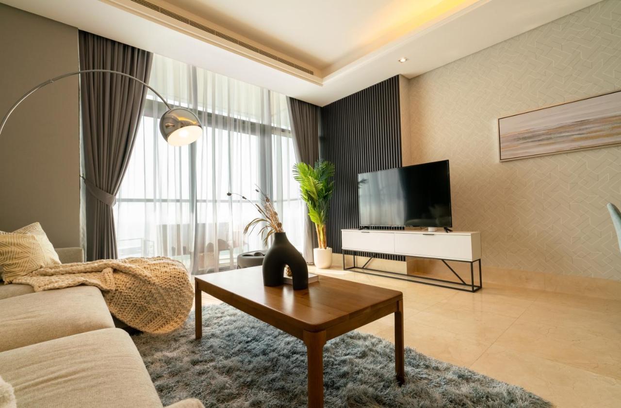 Higuests - Unparalleled Sea View From Unique Corner Unit Apartment Dubai