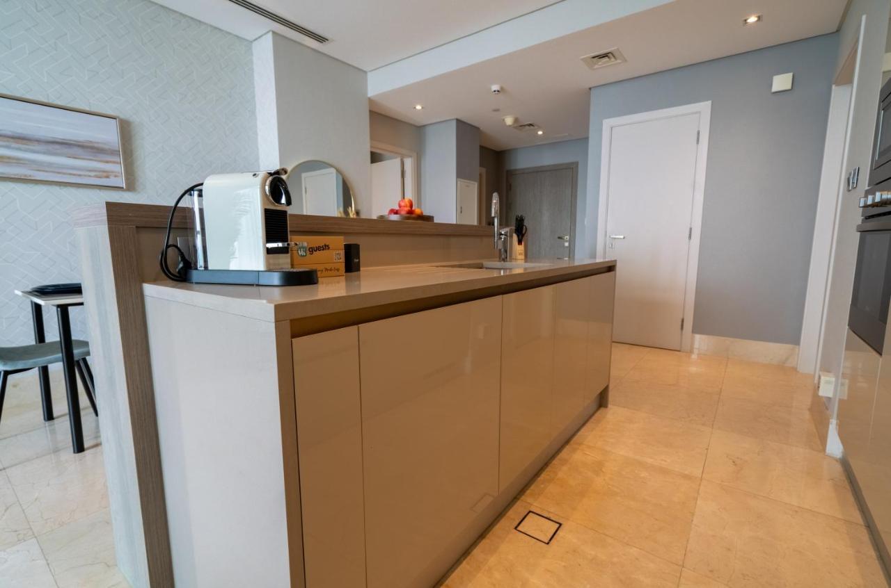 Higuests - Unparalleled Sea View From Unique Corner Unit Dubai