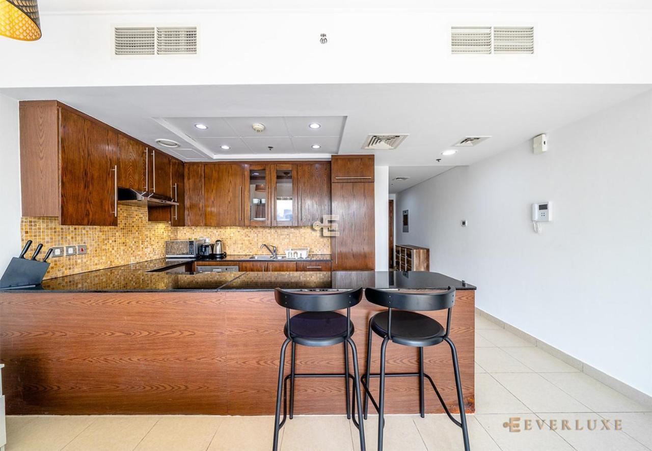 Everluxe Stylish In Downtown Apartment Dubai