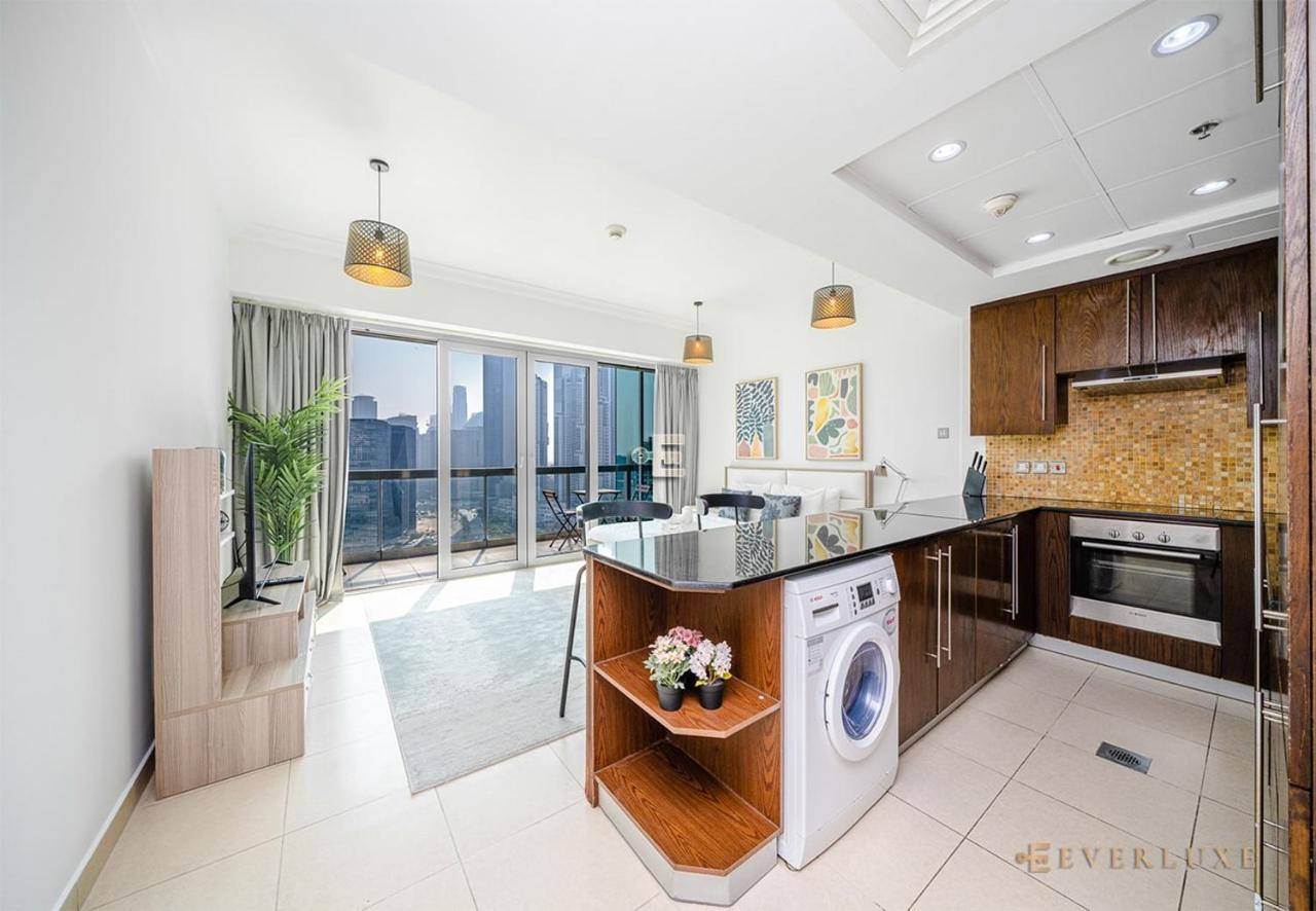 Everluxe Stylish In Downtown Apartment Dubai