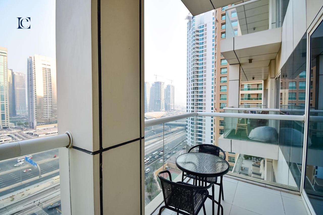 Luxury Escapes - Modern In West Avenue Marina *