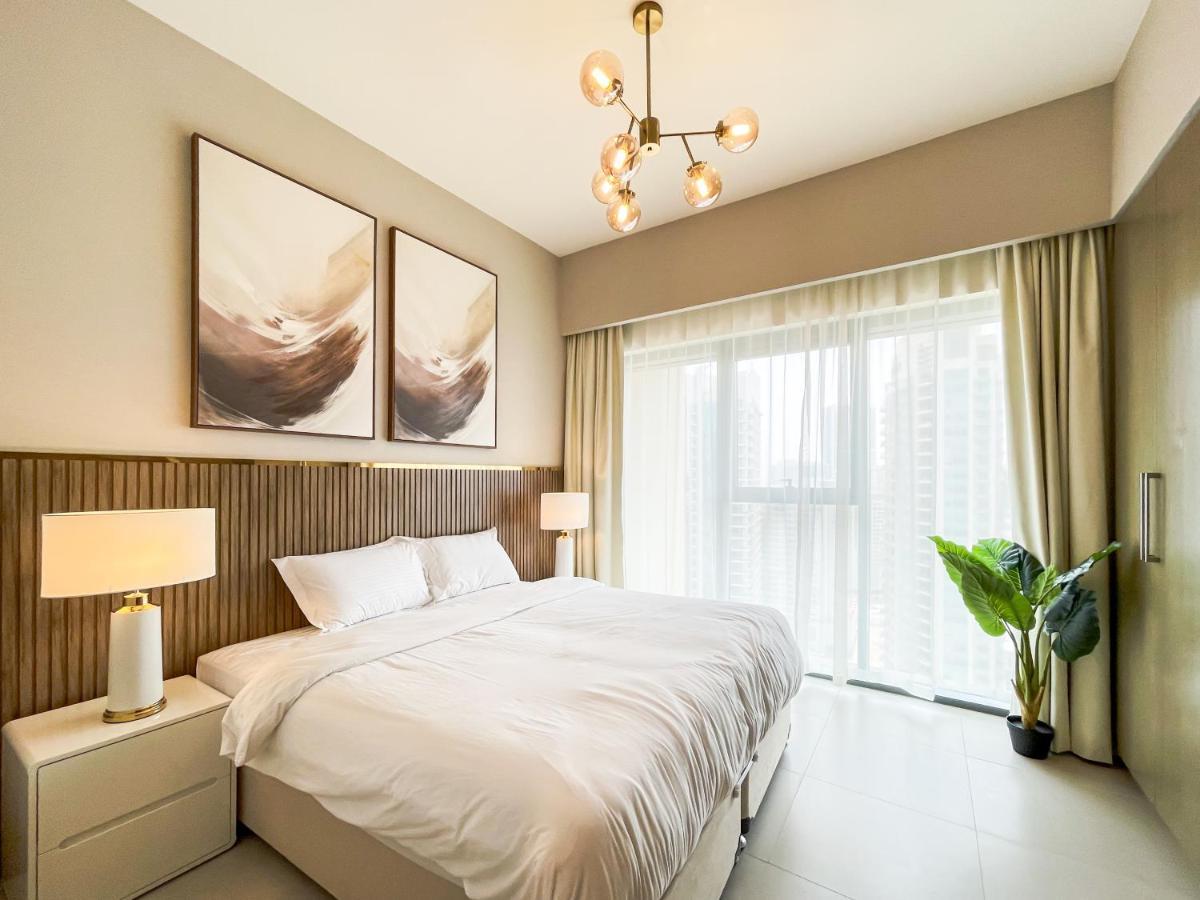 Amazing Next To Mall 160br-2 Dubai