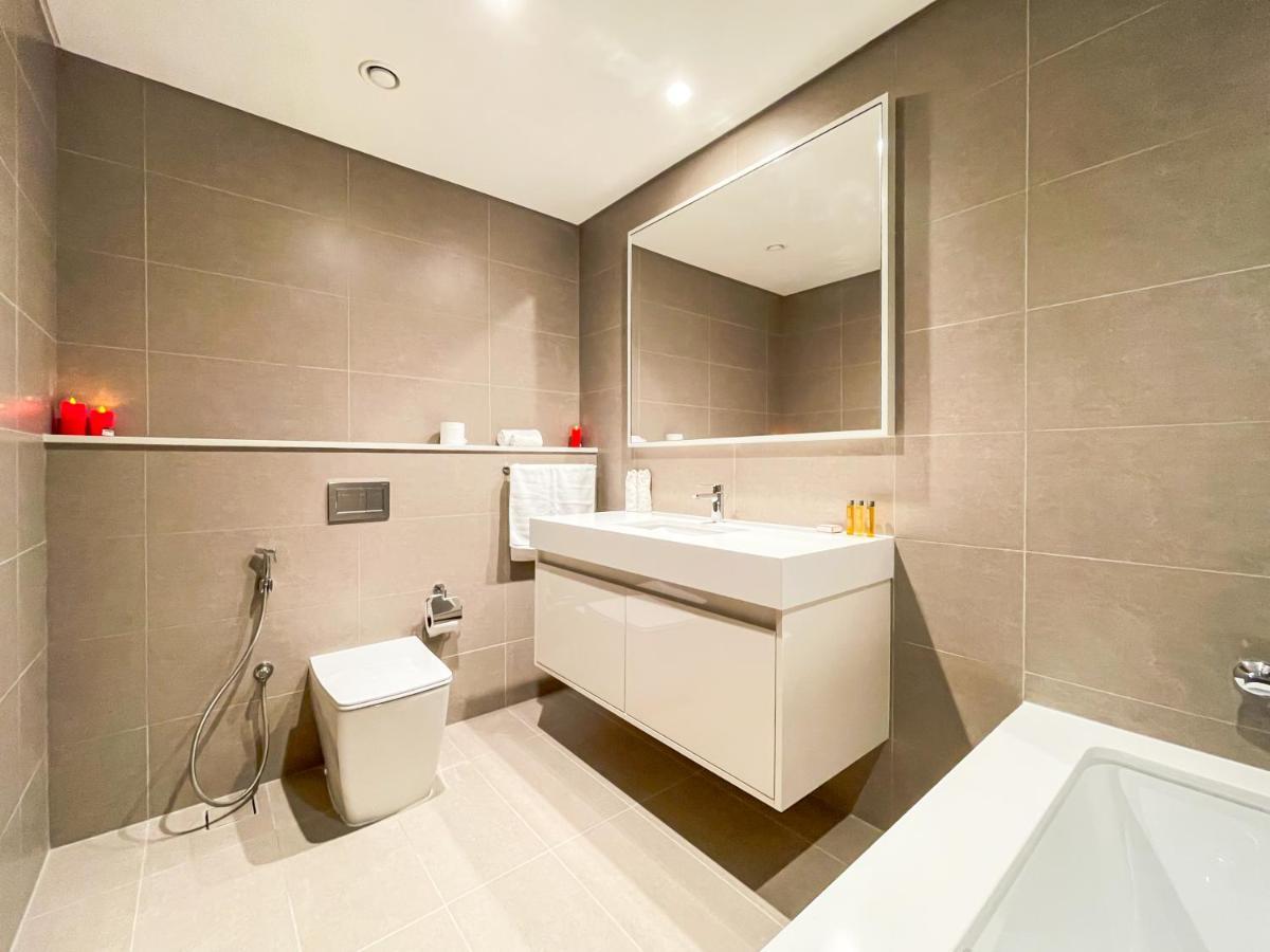 Amazing Next To Mall 160br-2 * Dubai