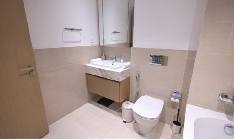Opulent 1br Offering Huge Discount @creekside Dubai