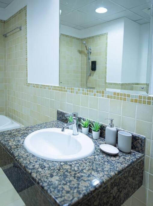Apartment Shams Front Jbr By Happy Season *