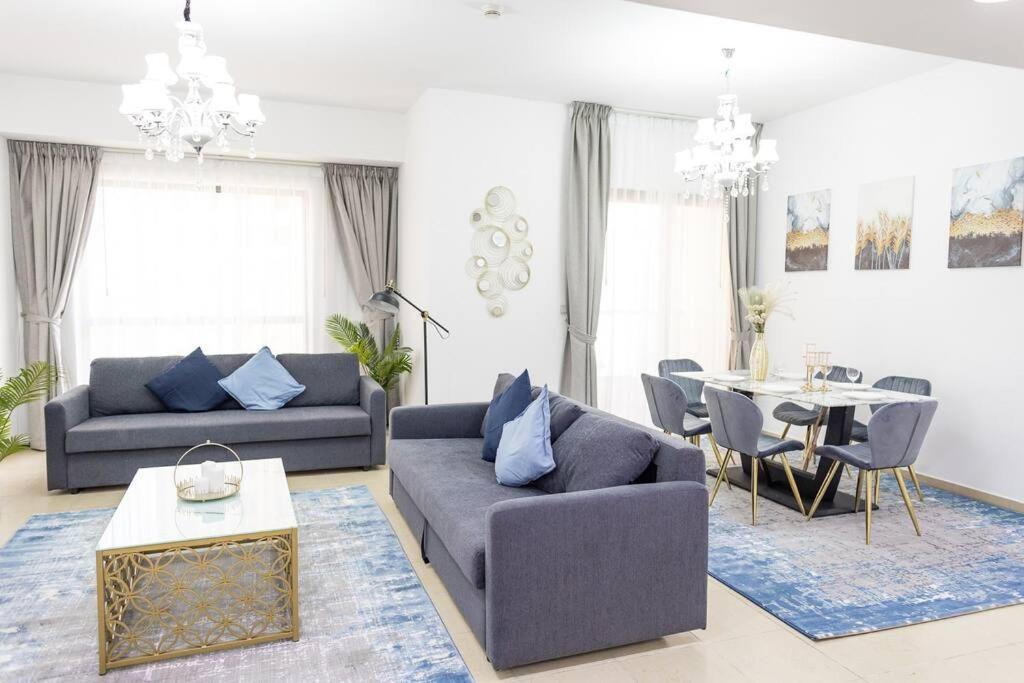 Apartment Shams Front Jbr By Happy Season