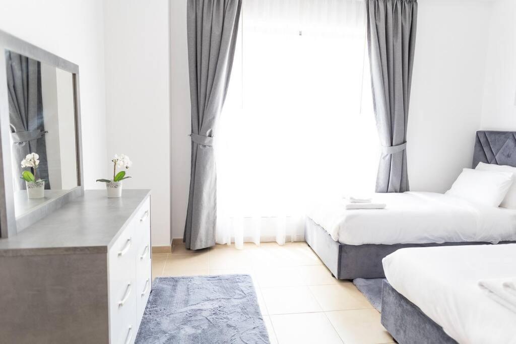 Apartment Shams Front Jbr By Happy Season *