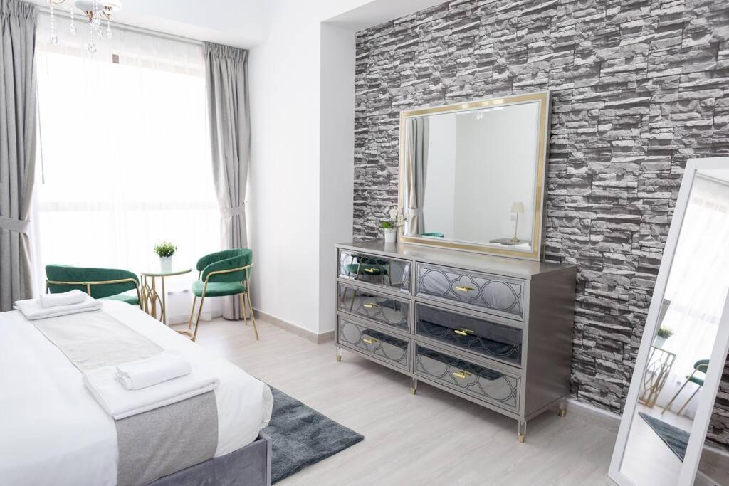Apartment Shams Front Jbr By Happy Season *