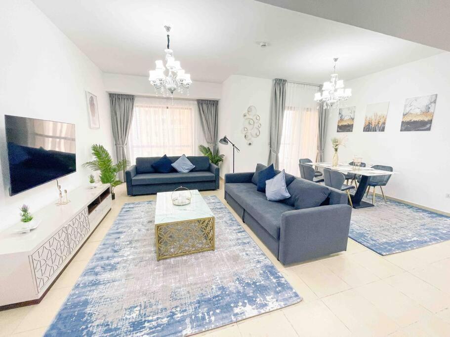 Apartment Shams Front Jbr By Happy Season