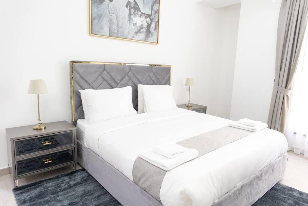 Apartment Shams Front Jbr By Happy Season *