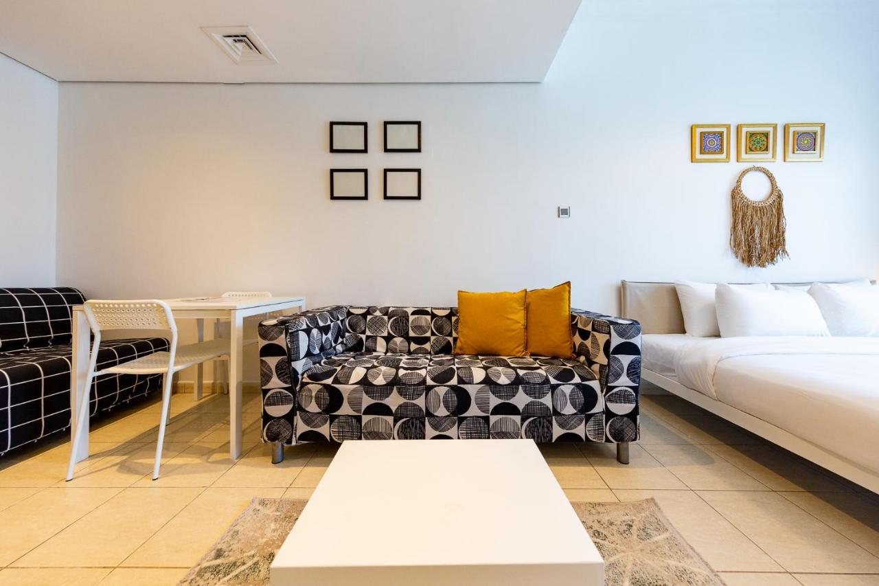 Spacious With Views - Jlt Apartment Dubai