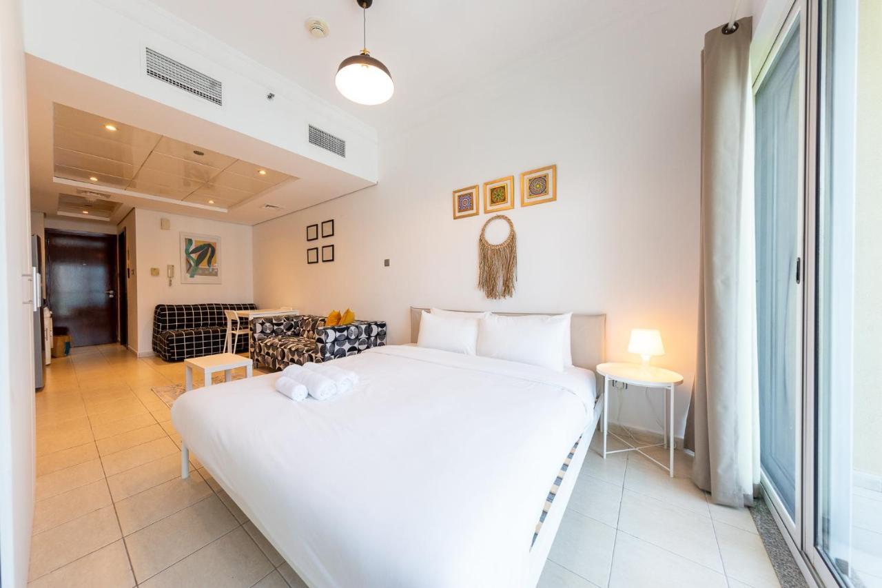 Spacious With Views - Jlt Apartment *