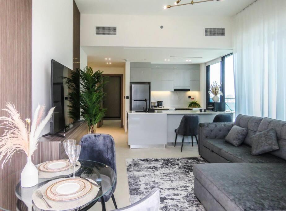Daire Stylish 2 Bedroom In Binghatti, Business Bay *