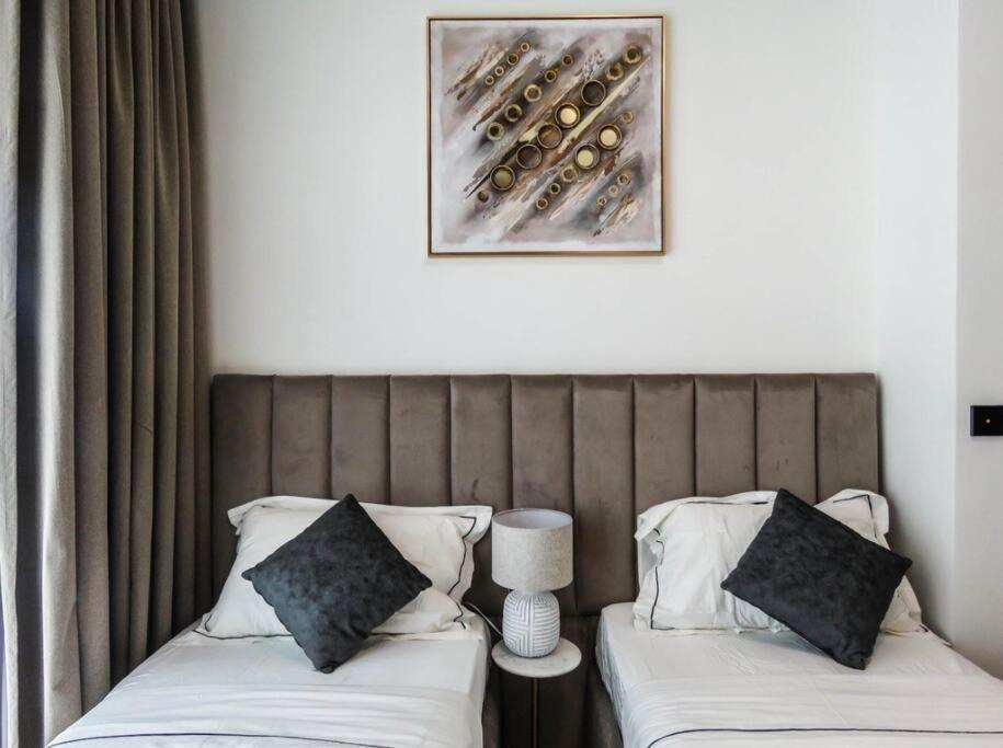 Daire Stylish 2 Bedroom In Binghatti, Business Bay *