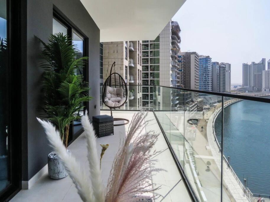 Stylish 2 Bedroom In Binghatti, Business Bay Daire Dubai