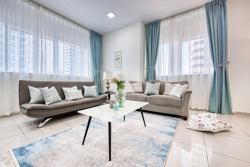 Apartment Luxurious Master Bed Ladies Only Dubai