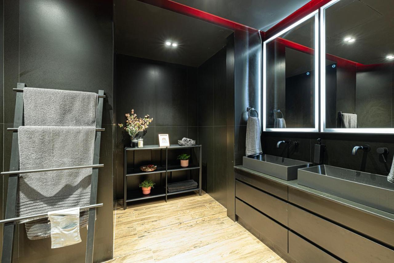 Poetry Of The Shadows By Lagom Apartment *
